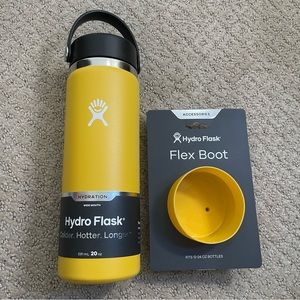 *New with tags* Hydro Flask 20 oz Wide Mouth Insulated Water Bottle + Flex Boot